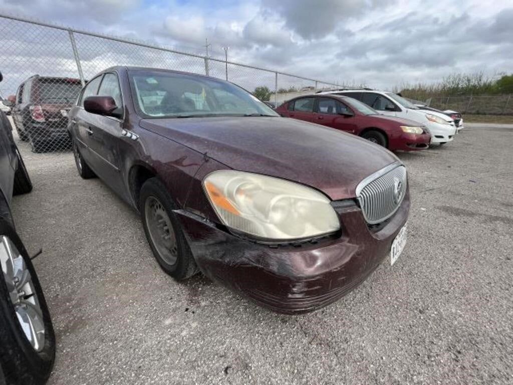2007 Buick Lucerne Image 2