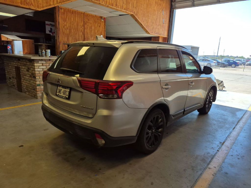 2018 Mitsubishi Outlander Image 5