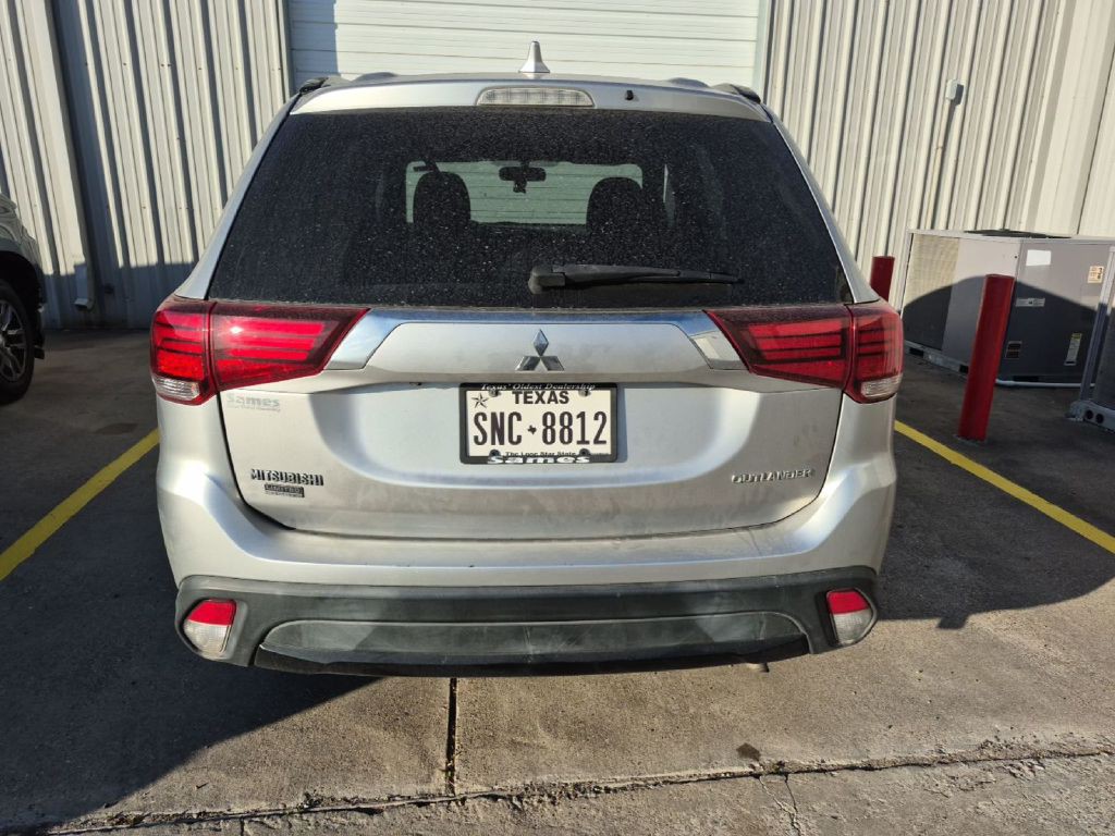 2018 Mitsubishi Outlander Image 8