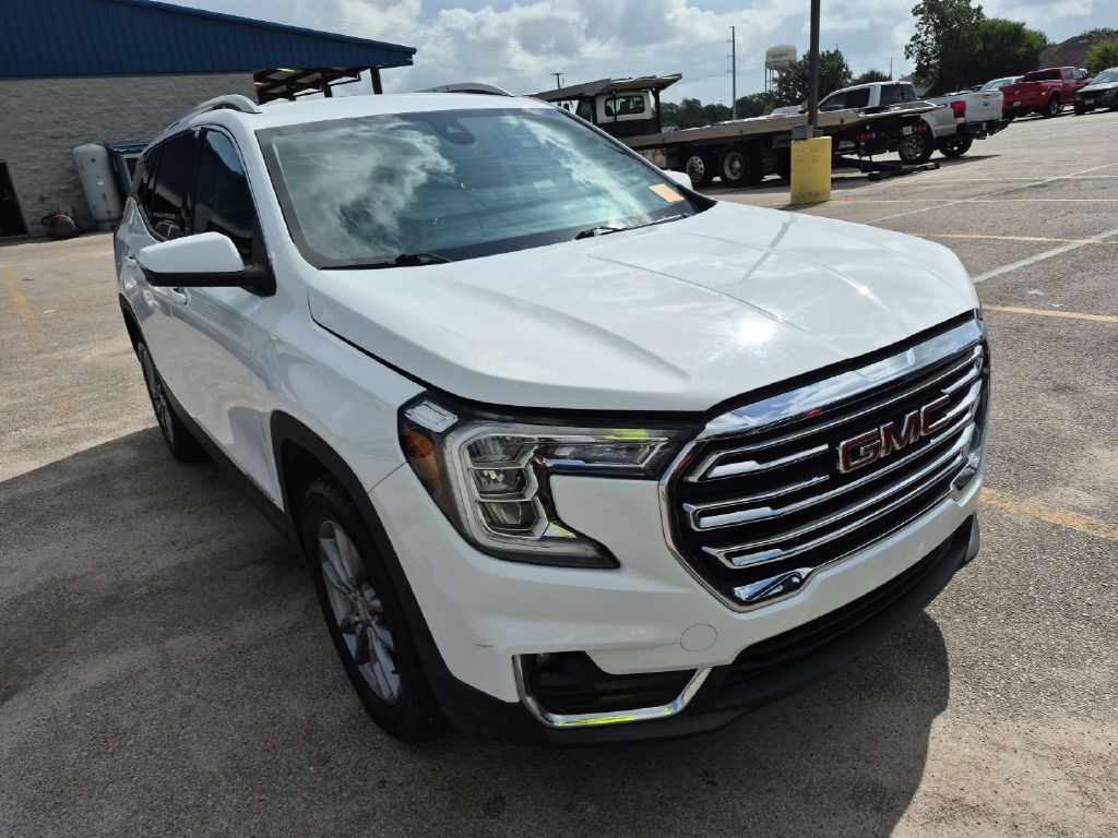 2023 GMC Terrain Image 2