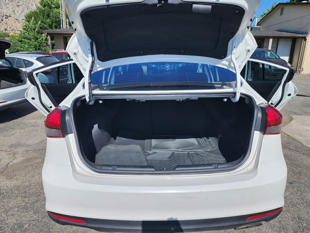 2017 Kia Forte Image 9