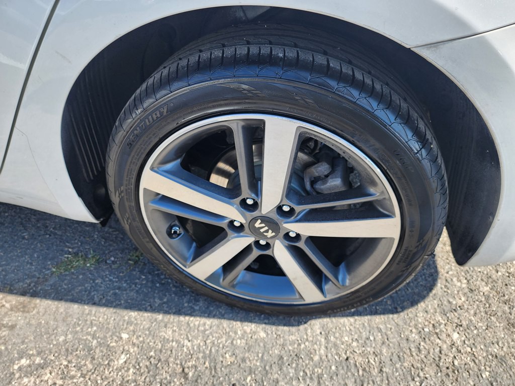 2017 Kia Forte Image 29