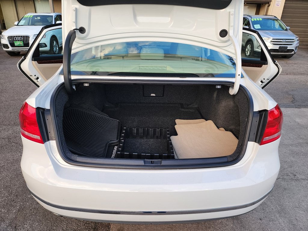 2012 Volkswagen Passat Image 9