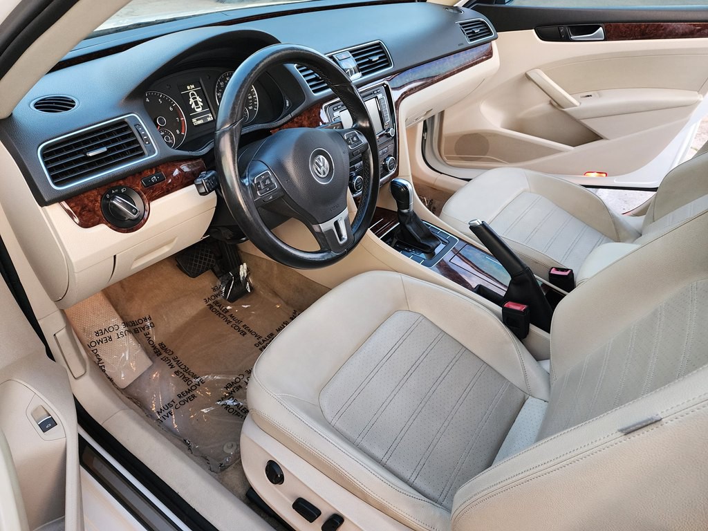 2012 Volkswagen Passat Image 13