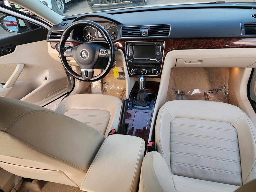 2012 Volkswagen Passat Image 14