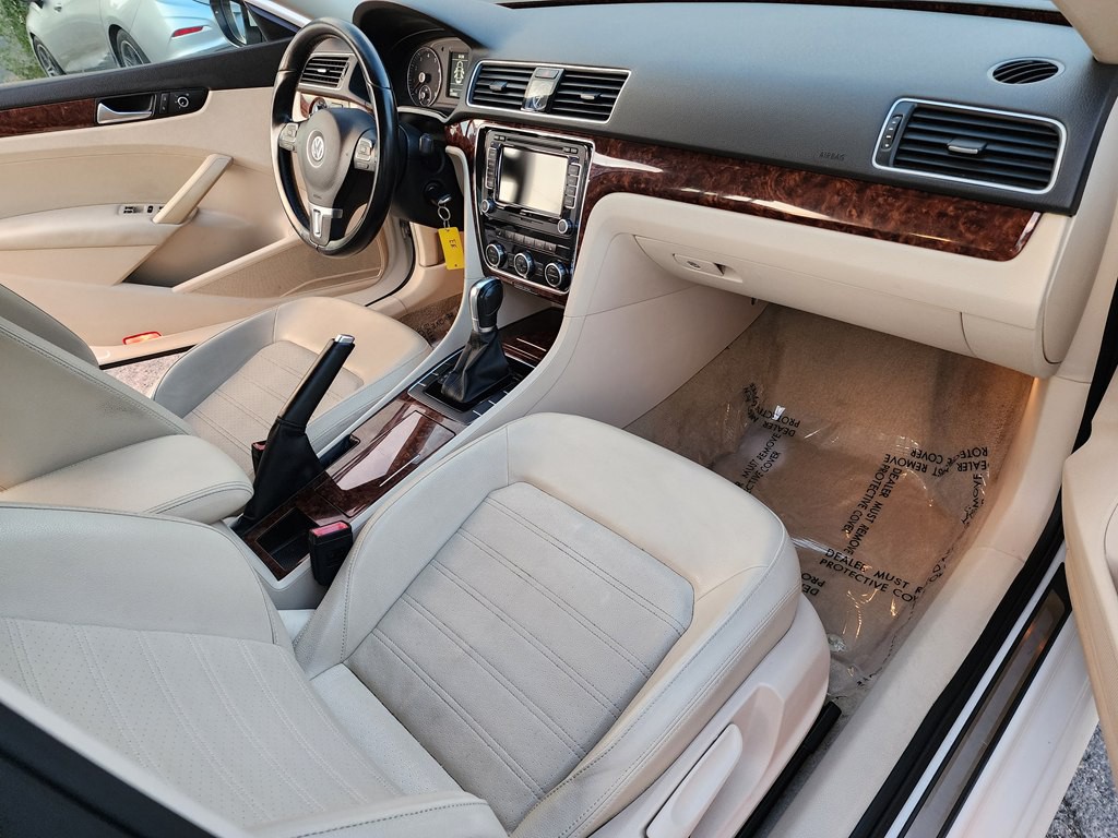 2012 Volkswagen Passat Image 15