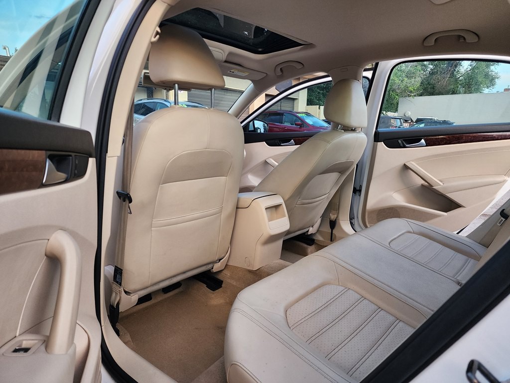 2012 Volkswagen Passat Image 19