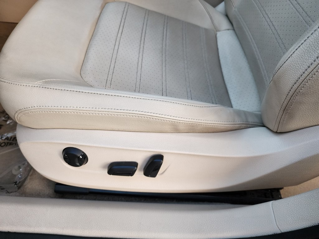 2012 Volkswagen Passat Image 20
