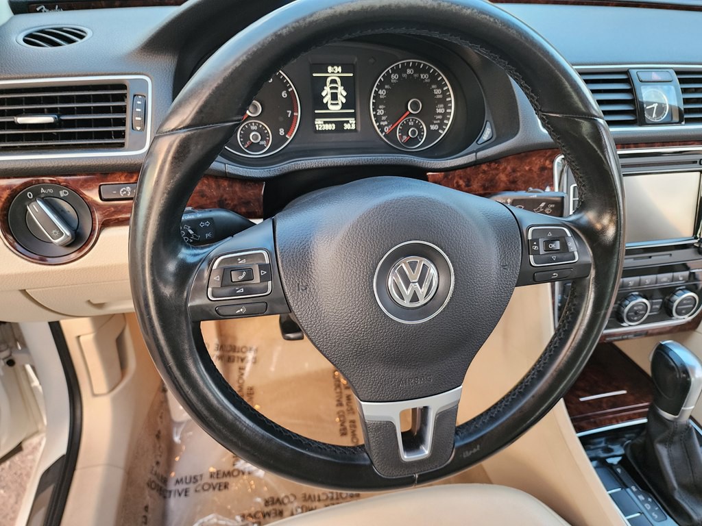 2012 Volkswagen Passat Image 21