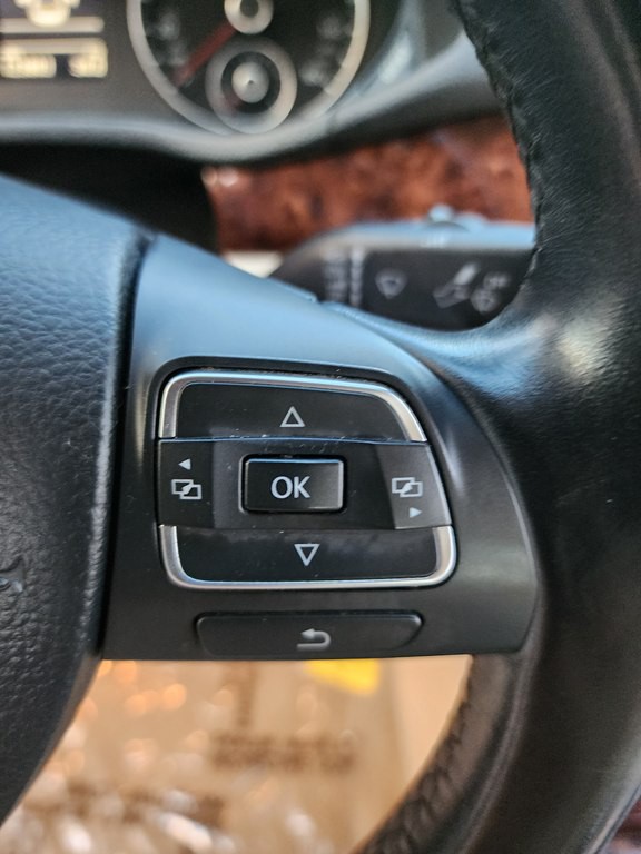 2012 Volkswagen Passat Image 23