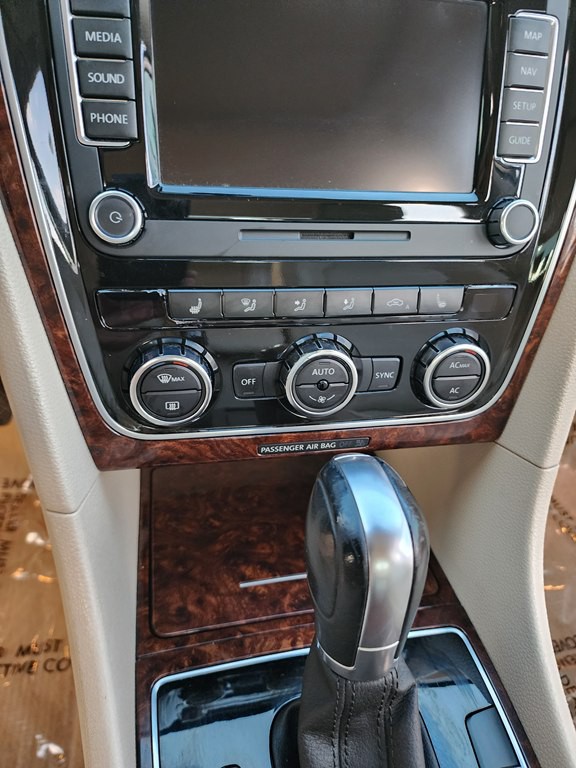 2012 Volkswagen Passat Image 26