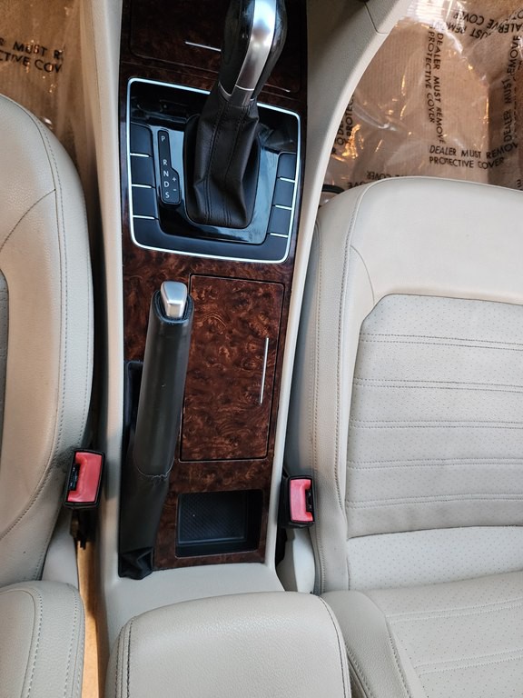 2012 Volkswagen Passat Image 28
