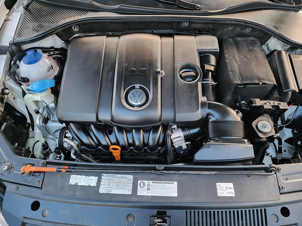 2012 Volkswagen Passat Image 31