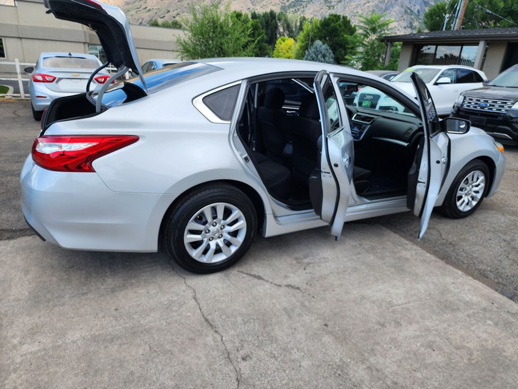 2016 Nissan Altima Image 8