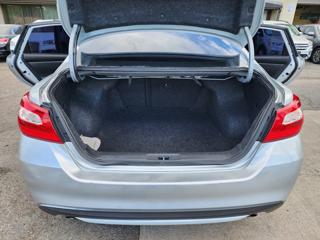 2016 Nissan Altima Image 9