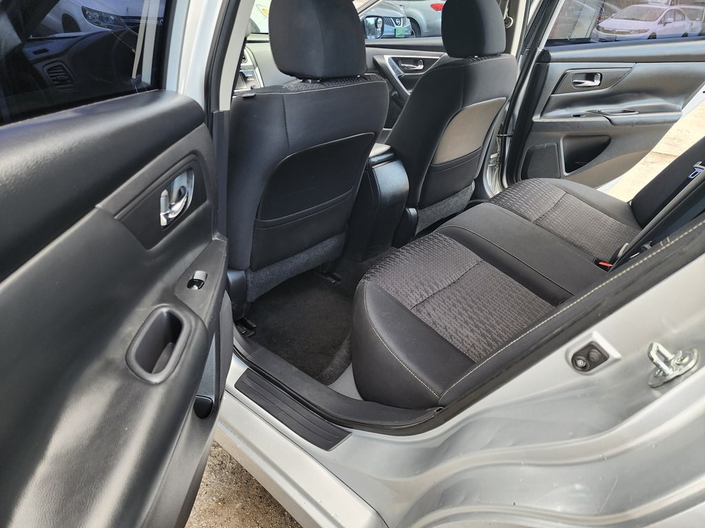 2016 Nissan Altima Image 15