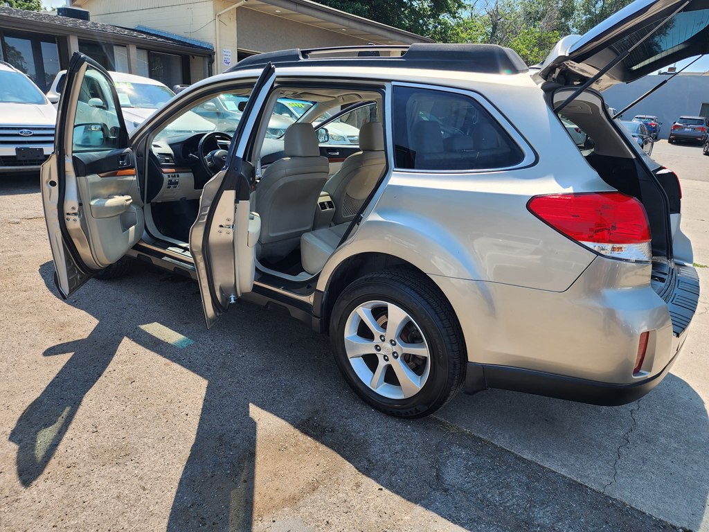 2014 Subaru Outback Image 10