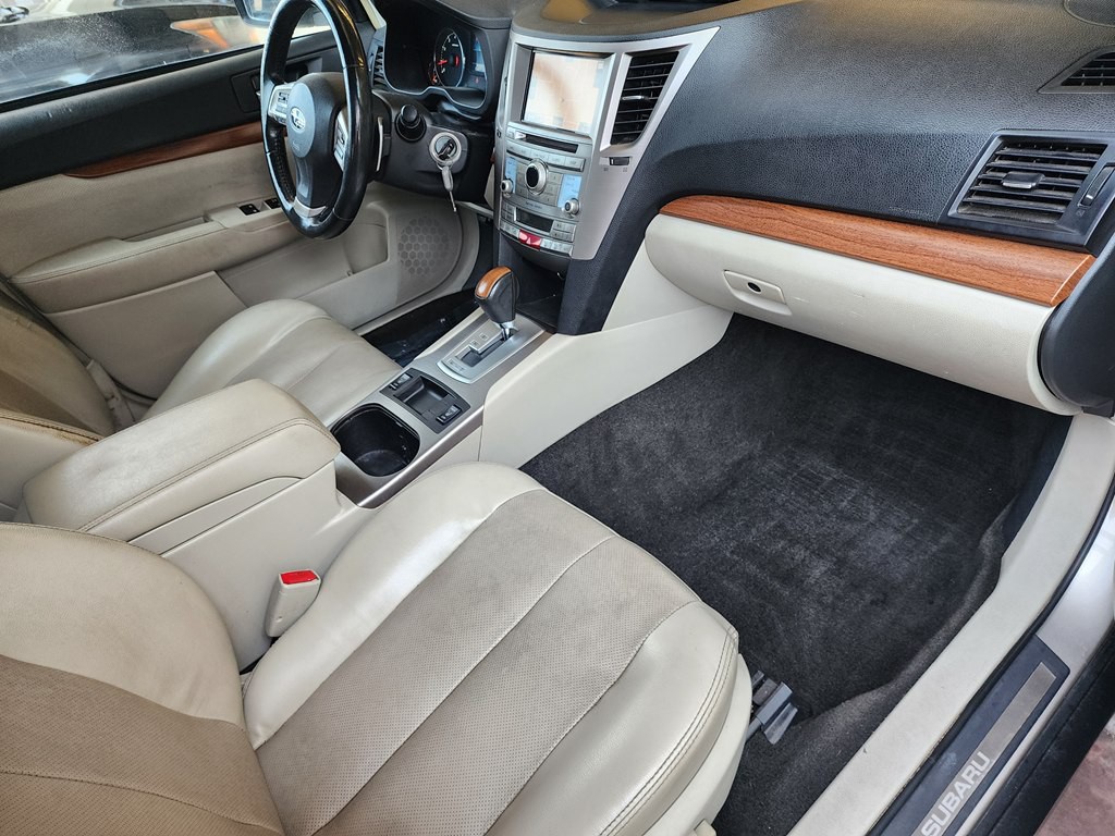 2014 Subaru Outback Image 16