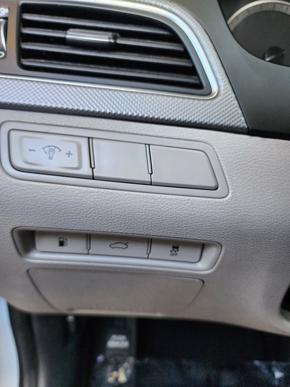 2017 Hyundai Sonata Image 24