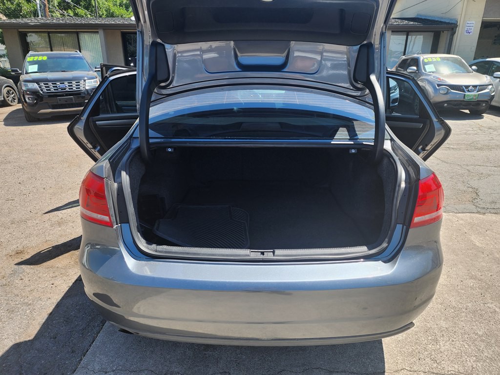 2013 Volkswagen Passat Image 8