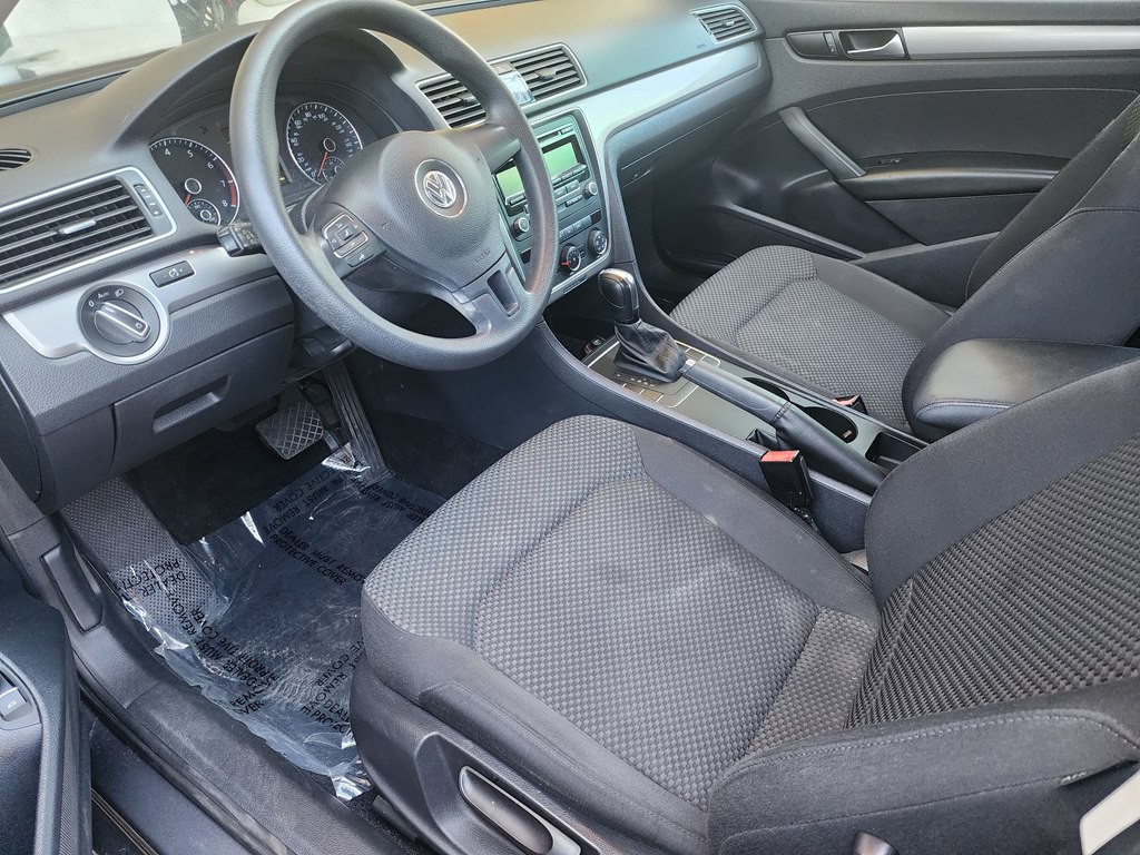 2013 Volkswagen Passat Image 10
