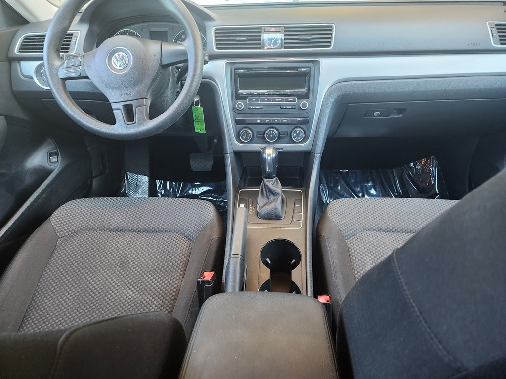 2013 Volkswagen Passat Image 11