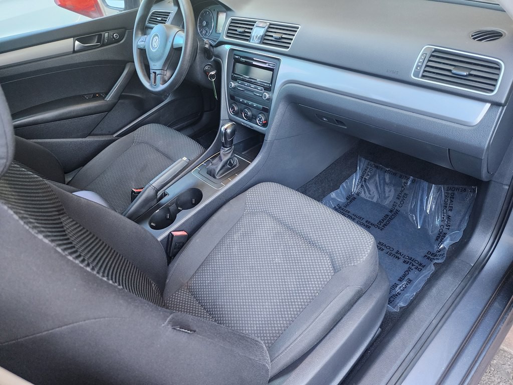 2013 Volkswagen Passat Image 12