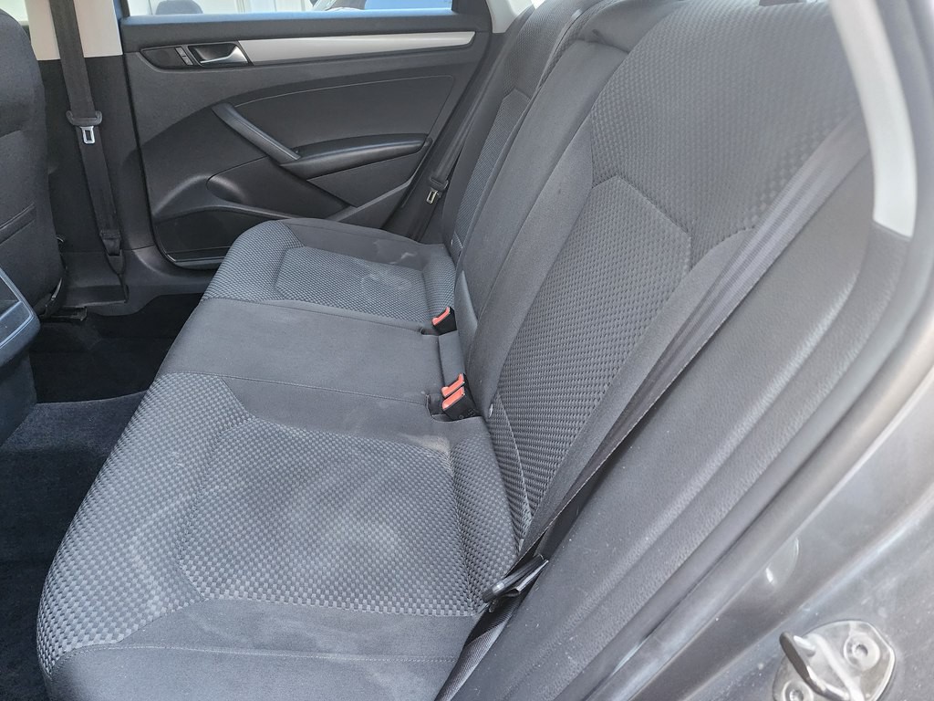2013 Volkswagen Passat Image 13