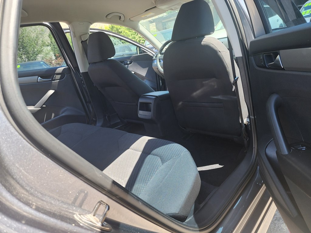 2013 Volkswagen Passat Image 14
