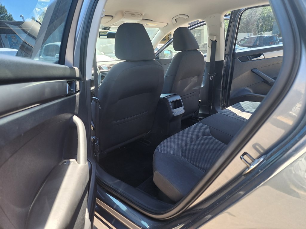 2013 Volkswagen Passat Image 15