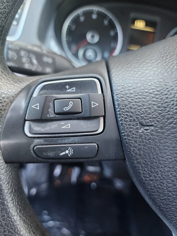 2013 Volkswagen Passat Image 18