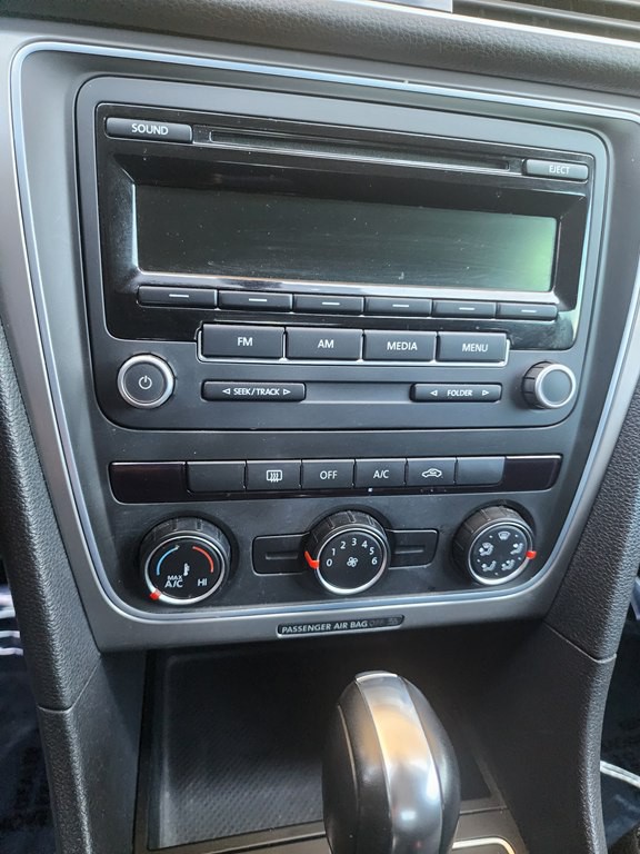2013 Volkswagen Passat Image 21