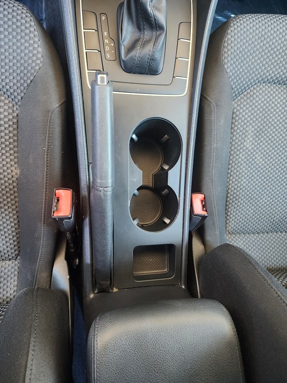2013 Volkswagen Passat Image 23