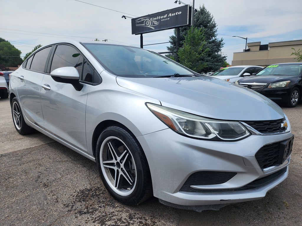2017 Chevrolet Cruze Image 2