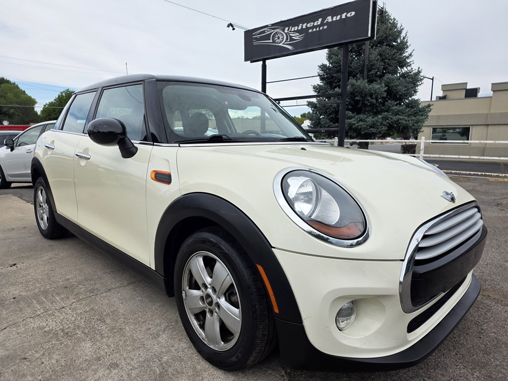 2015 MINI Cooper Image 1