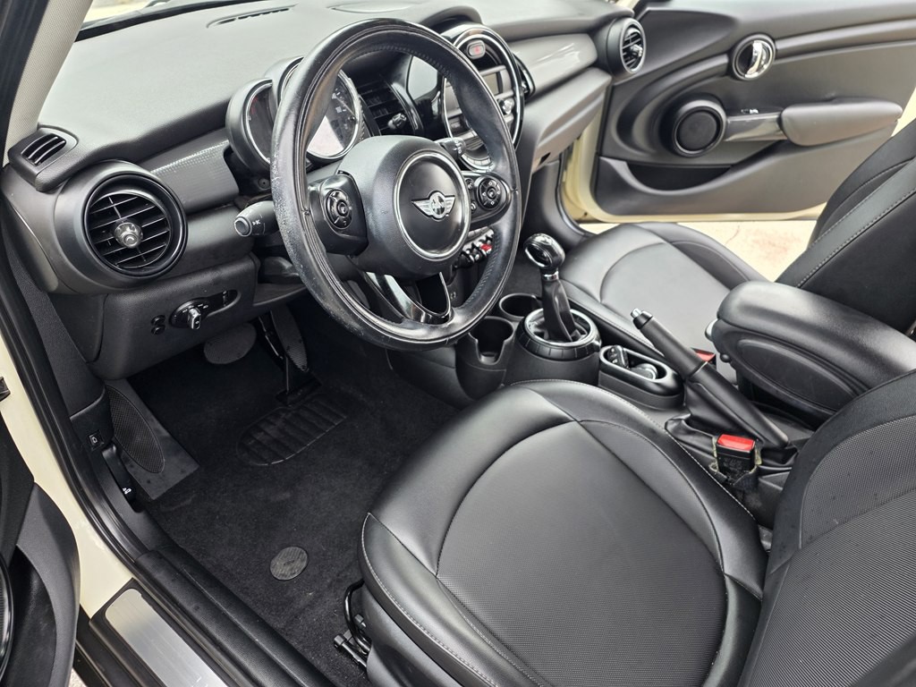 2015 MINI Cooper Image 11