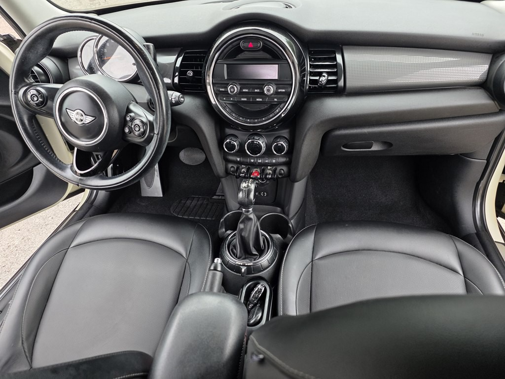 2015 MINI Cooper Image 12