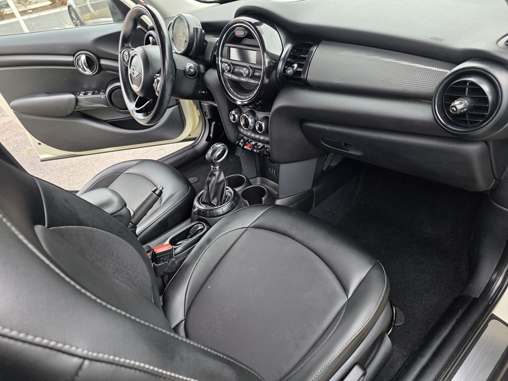 2015 MINI Cooper Image 13