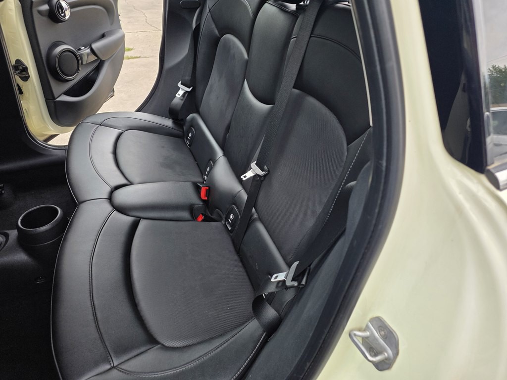 2015 MINI Cooper Image 15
