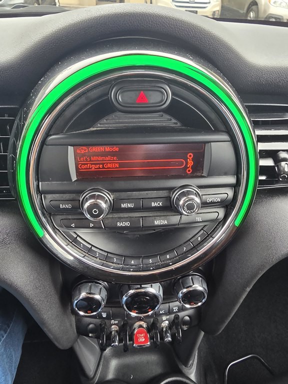 2015 MINI Cooper Image 19