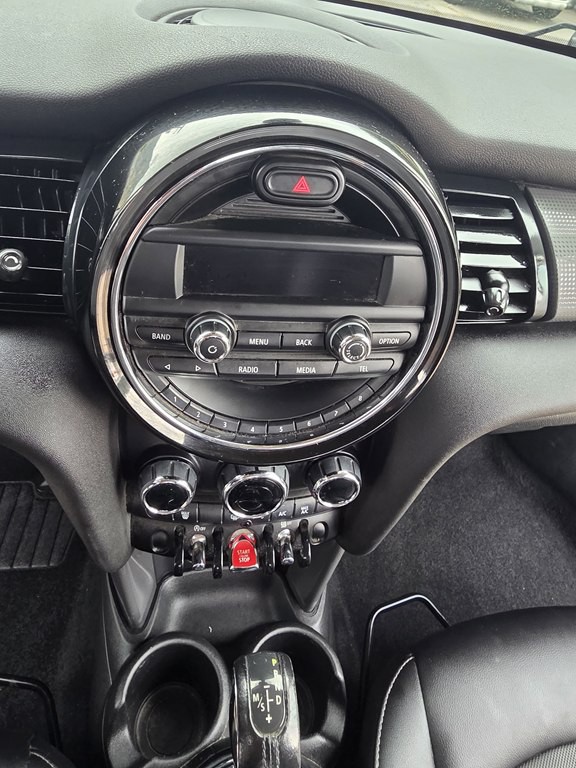 2015 MINI Cooper Image 24