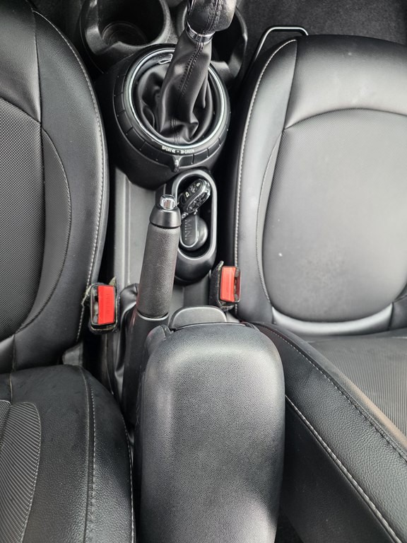 2015 MINI Cooper Image 28