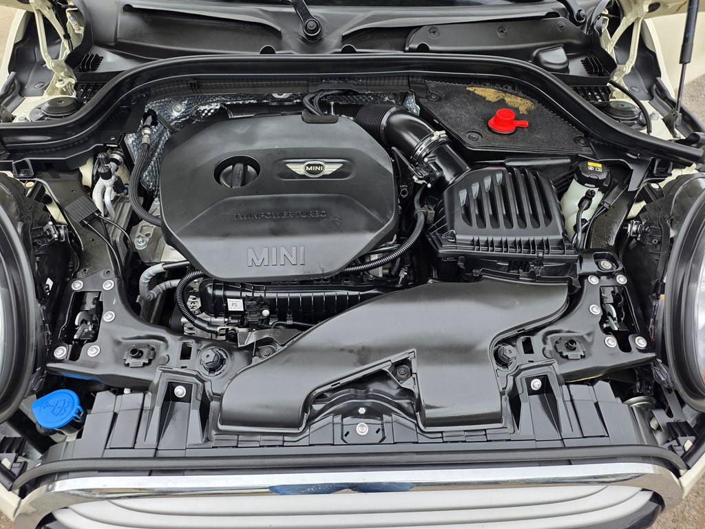 2015 MINI Cooper Image 31