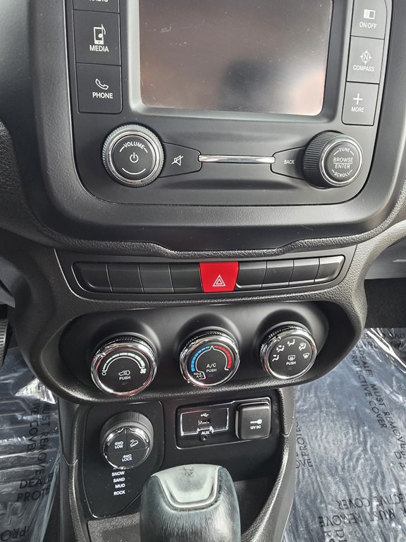 2015 Jeep Renegade Image 25