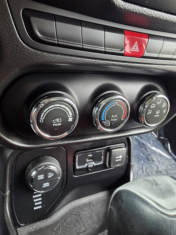 2015 Jeep Renegade Image 26