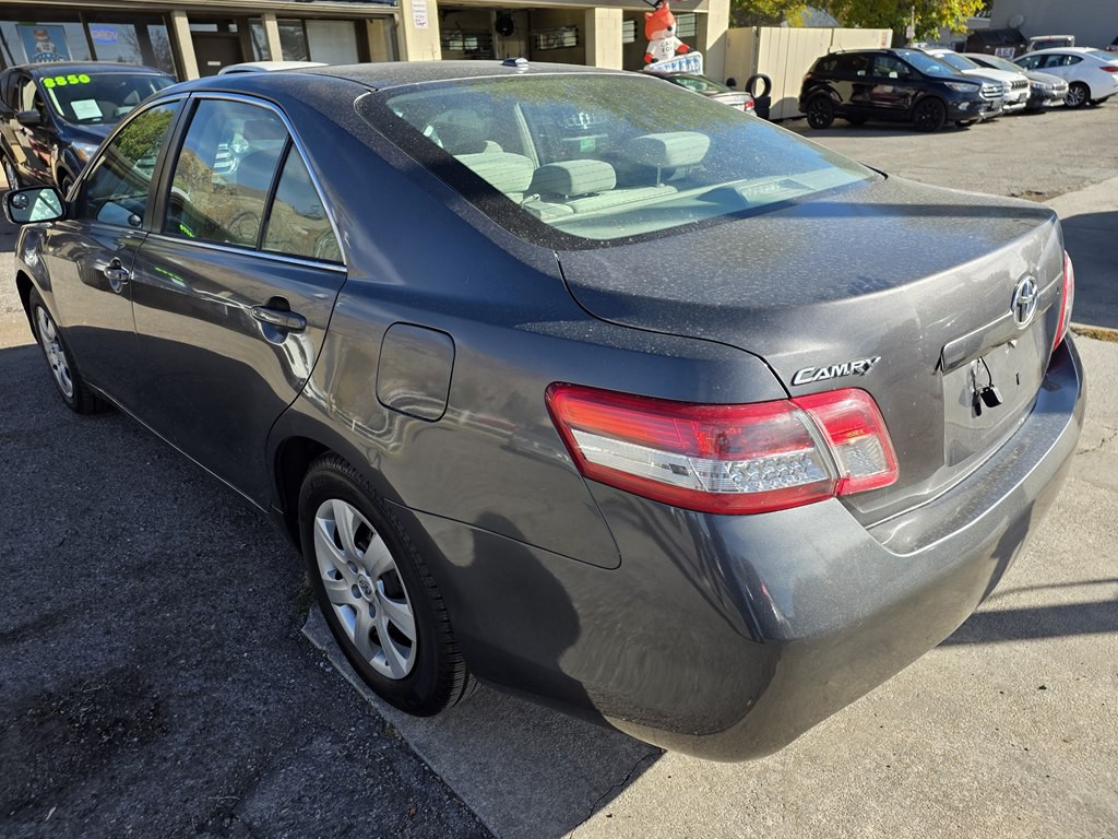 2011 Toyota Camry Image 5