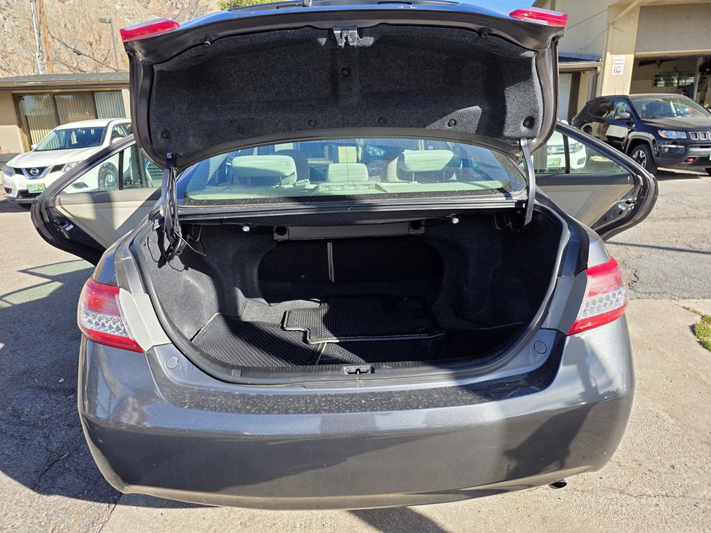 2011 Toyota Camry Image 9