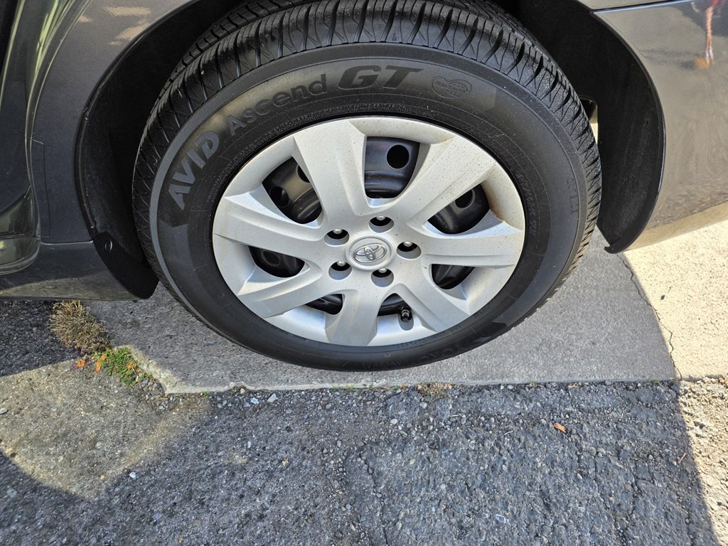 2011 Toyota Camry Image 11