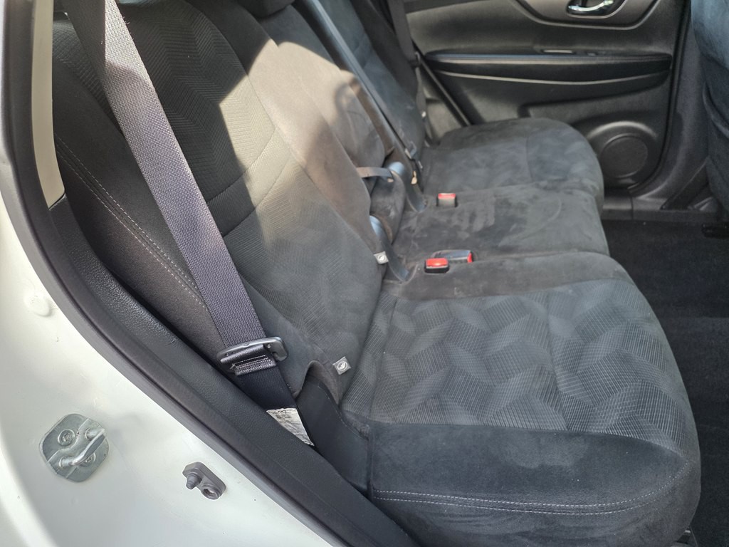 2016 Nissan Rogue Image 16