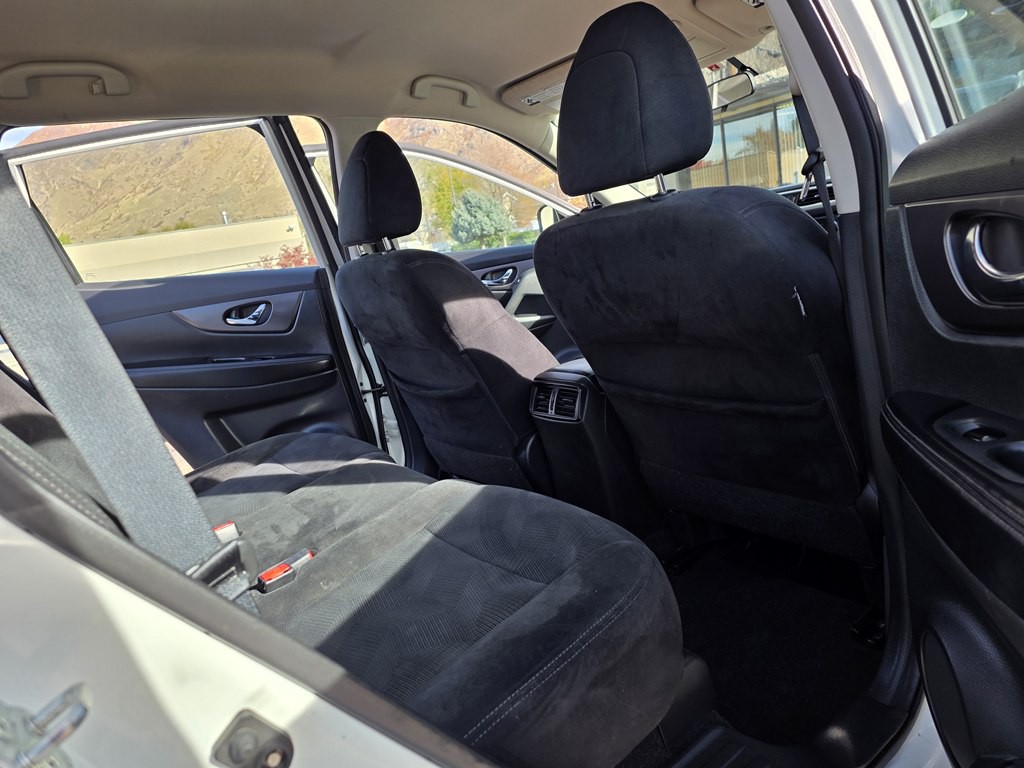 2016 Nissan Rogue Image 18